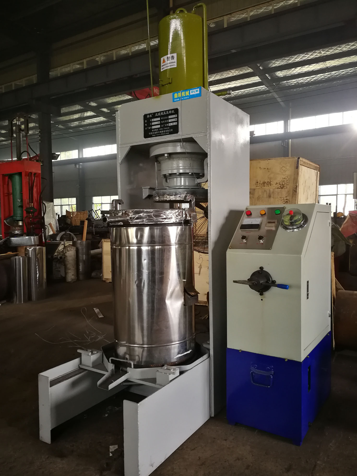 不銹鋼超高壓立式液壓壓榨機，果汁壓榨機，果渣壓榨機，藥材壓榨，油渣處理，白土壓榨